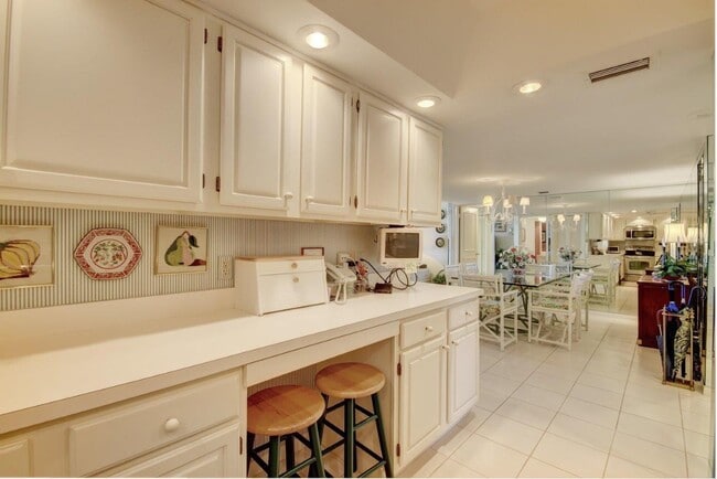 Building Photo - 4201 N Ocean Blvd