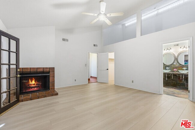 Building Photo - 4345 Canoga Ave