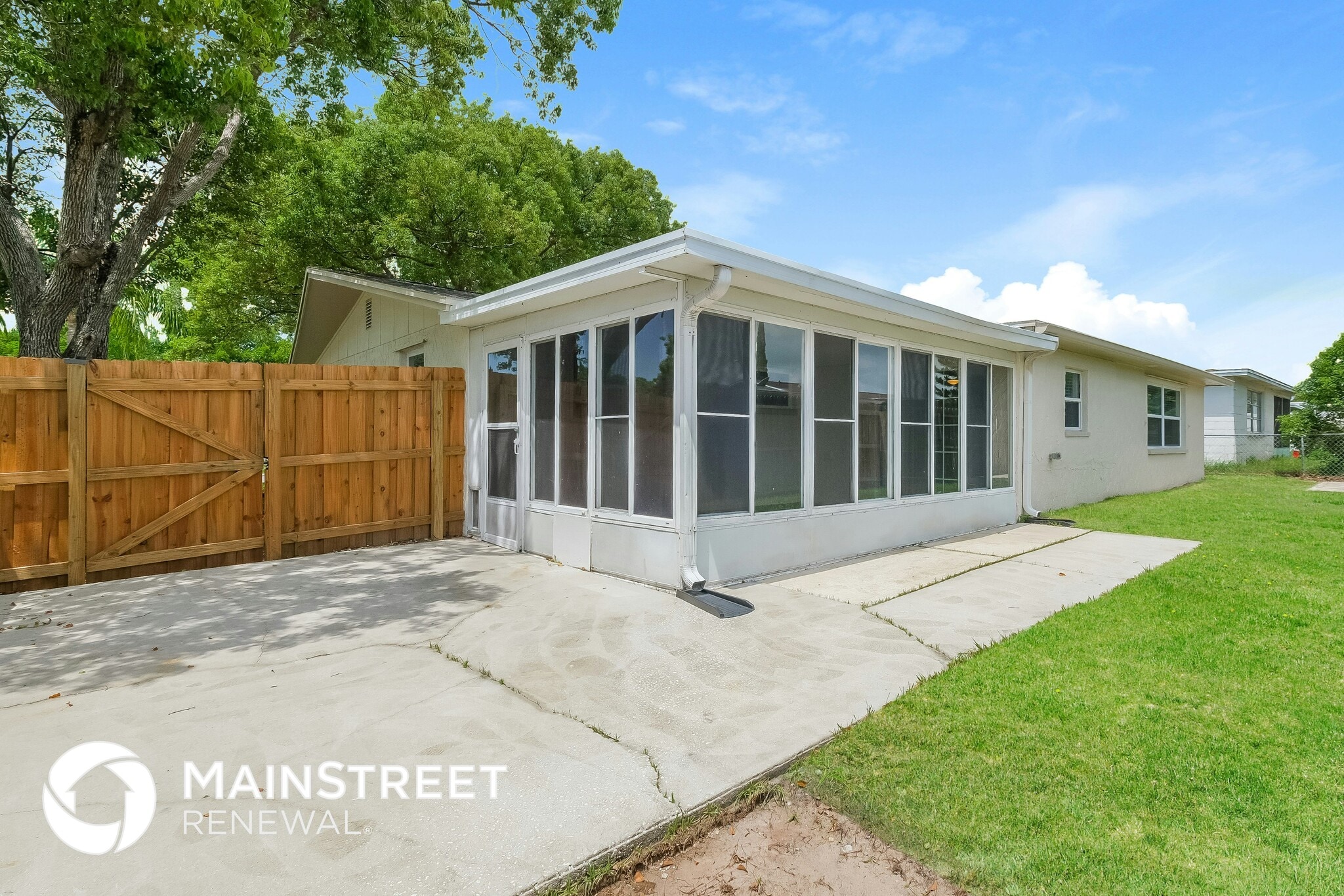 Building Photo - 5700 Thrush Dr