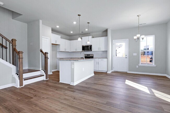 Building Photo - 580 Glen Clova Dr