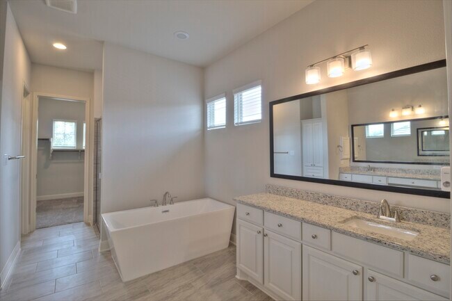 Building Photo - 3723 Las Casitas