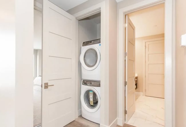 Building Photo - 1 bedroom condo, located steps from all of Black Bull's incredible amenities