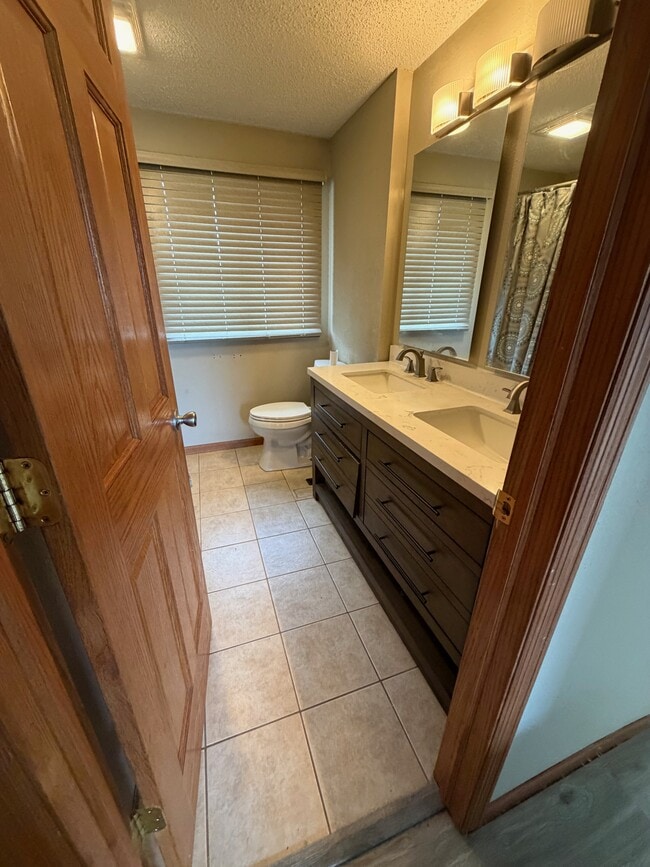 Building Photo - 1019 Higby Dr