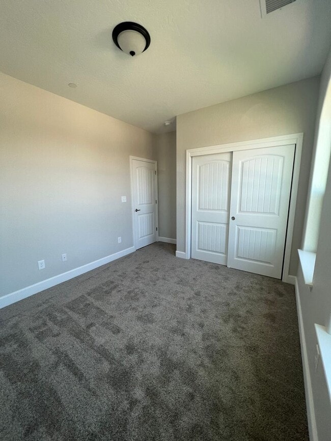 Building Photo - "Modern & Energy-Efficient 3BR/2BA Home with Solar - Perfect for Families!"