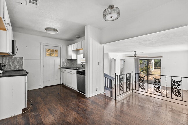 Building Photo - 618 Adams Ave