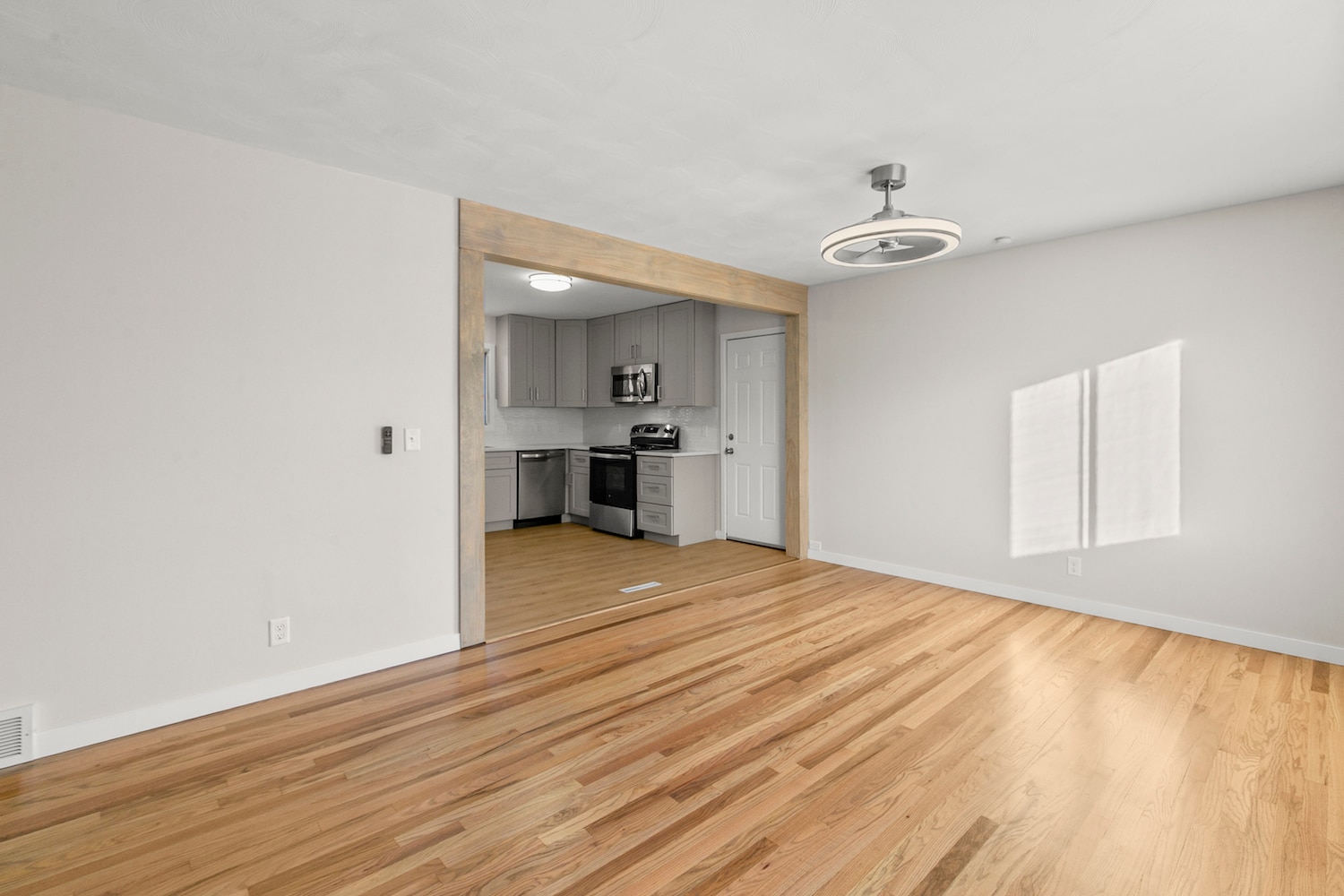 Open Concept - 4622 Parkview Dr