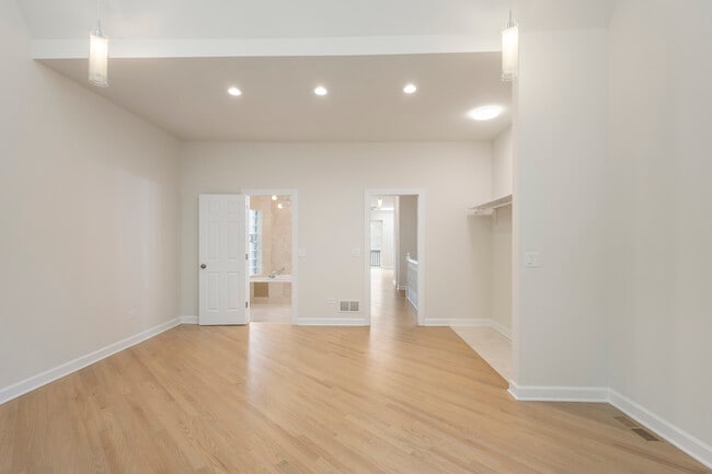 Building Photo - 6505 S Woodlawn Ave