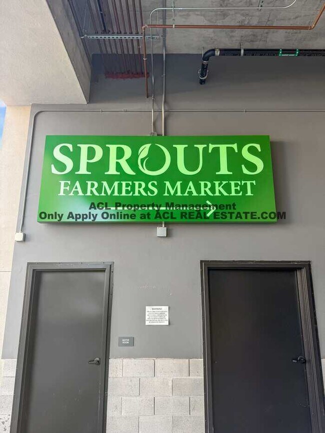 Building Photo - 3 Bed / 2.5 Bath | 1,362 Sq Ft | Prime Downtown San Leandro Location | Walkable + Parking