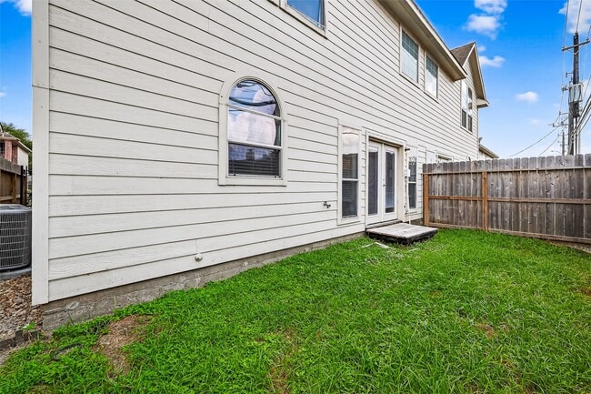 Building Photo - 6222 Skyline Dr