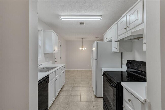 Building Photo - 7955 Trinity Park Dr