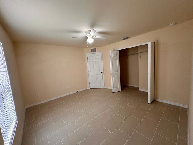 Building Photo - 1136 SE 9th Ct
