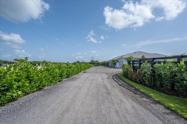 Building Photo - 15691 Sunnyland Ln