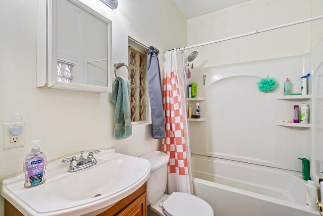 Building Photo - 2120 E Carson St