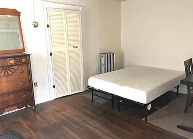 Building Photo - 71 Oak St