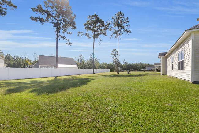 Building Photo - 174 Finch Ln
