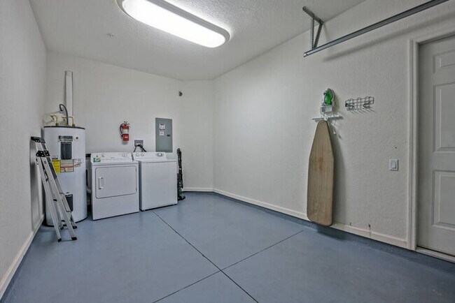 Building Photo - TH130 - Townhome near all major attractions