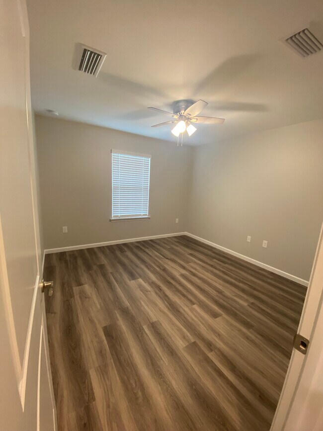 Building Photo - 6857 Stirrup Ln