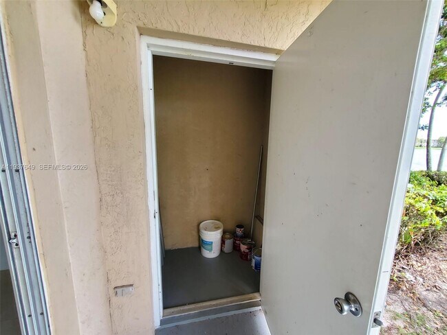 Building Photo - 5041 Wiles Rd