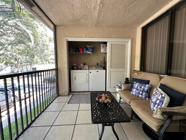 Building Photo - 4509 Carambola Cir S