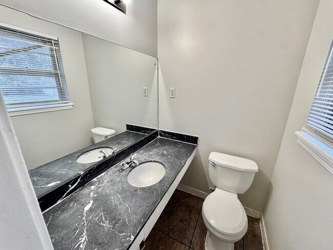 Building Photo - 5129 Kittie Lee Ln