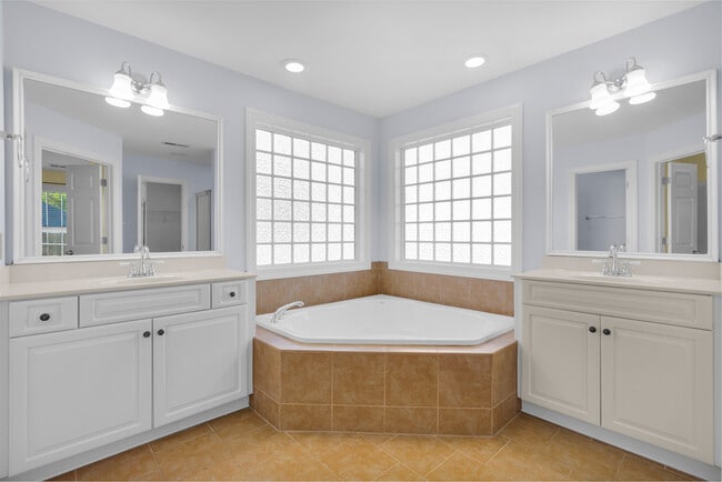 Building Photo - 201 Quincy Ct