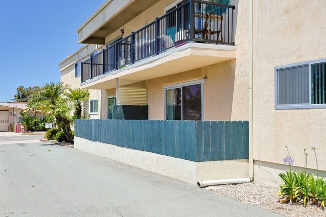 Building Photo - Spacious 2-Bed, 2-Bath Condo in Prime Nort...