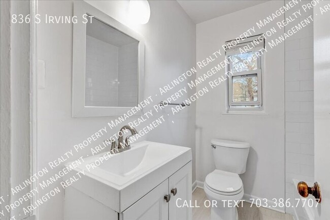 Building Photo - 836 S Irving St