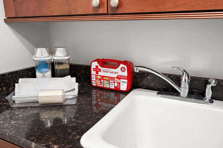 Building Photo - 13010 E Shangri La Rd