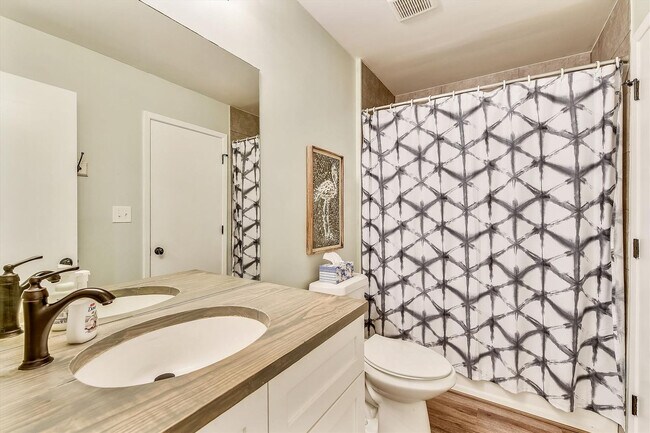 Building Photo - 11222 Hutchison Blvd