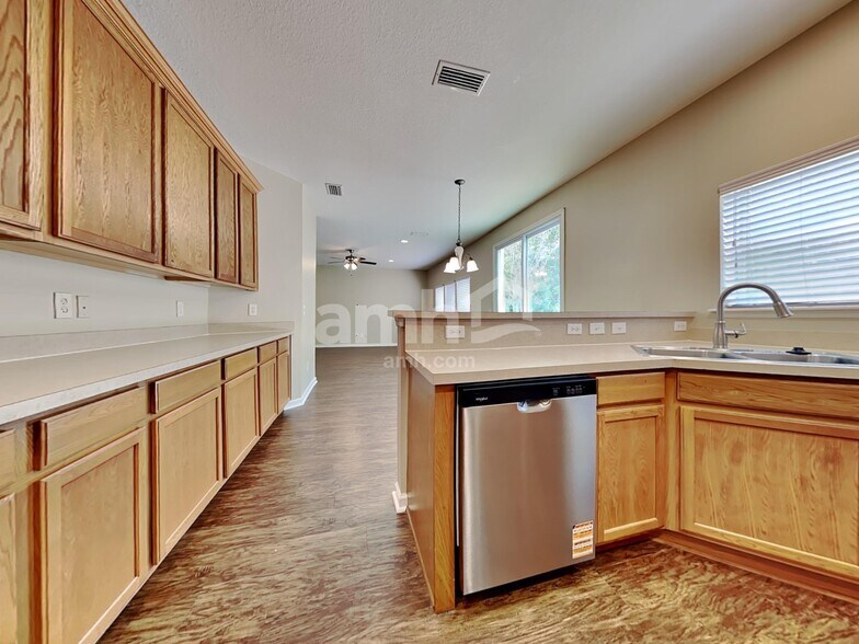 Building Photo - 304 N Hidden Tree Dr