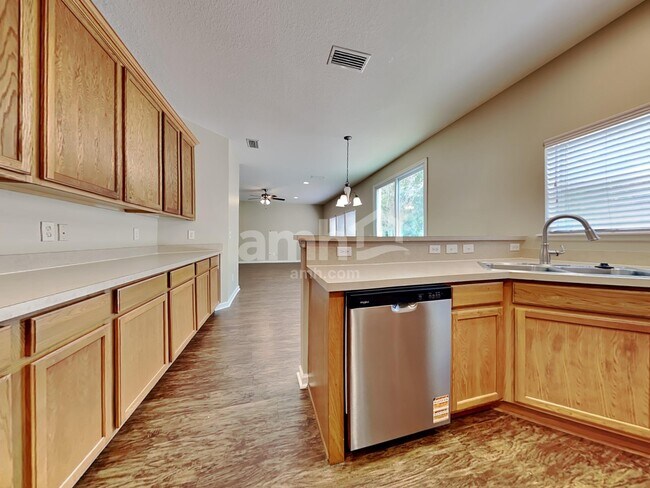 Building Photo - 304 N Hidden Tree Dr