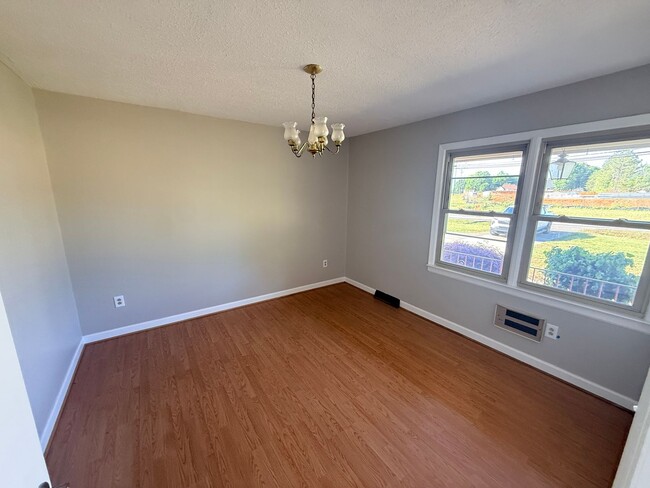 Building Photo - Beautiful Ranch home in Concord