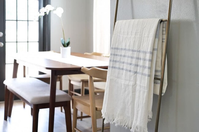 Building Photo - 8910 Cambridge Dr