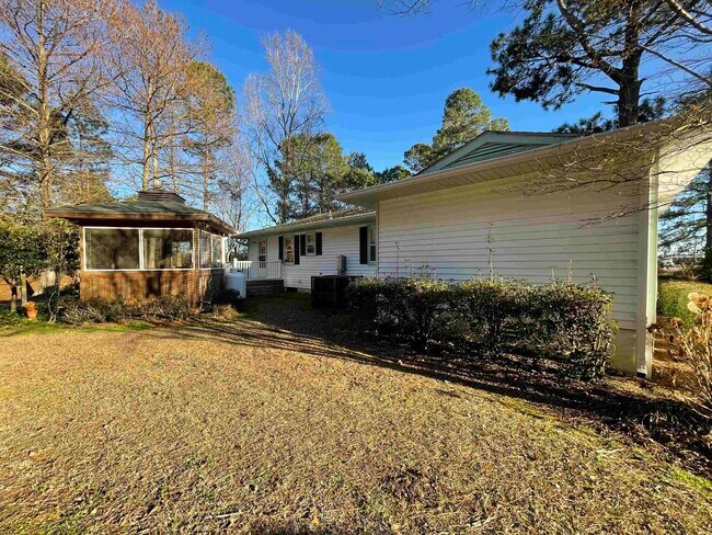 Building Photo - 2141 Carolina Rd
