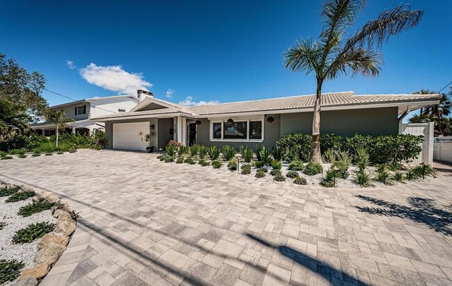 Building Photo - 2180 Dolphin Blvd S