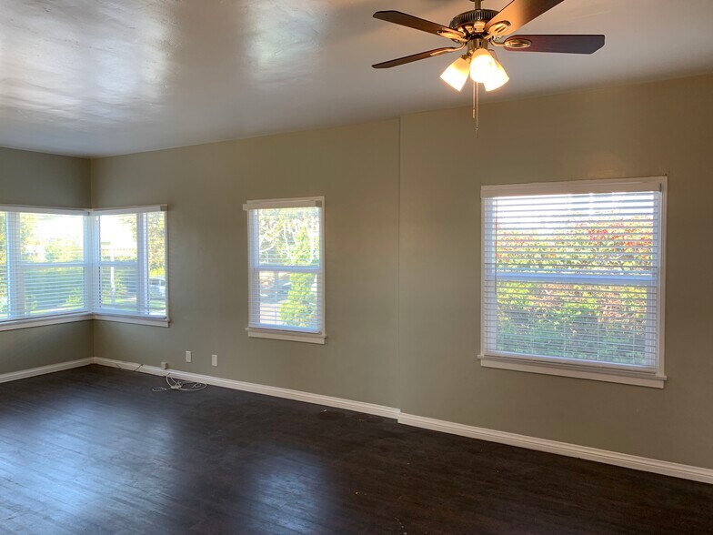 Building Photo - 2028 1/2 S West View St