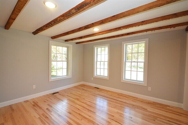 Building Photo - 53 1st NH Turnpike