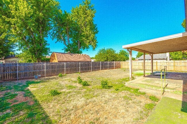 Building Photo - 1425 Venus Cir