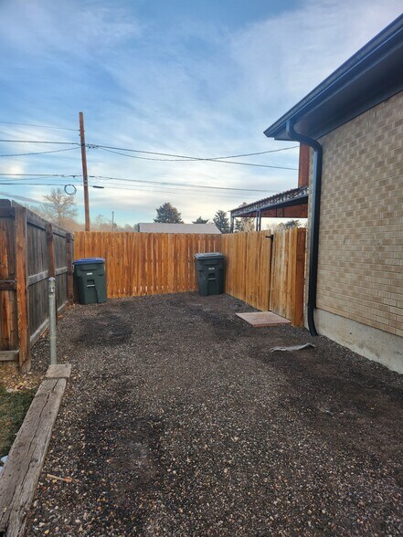 Building Photo - 1741 E 105th Pl