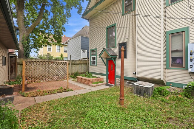 Building Photo - 2535 Aldrich Ave S