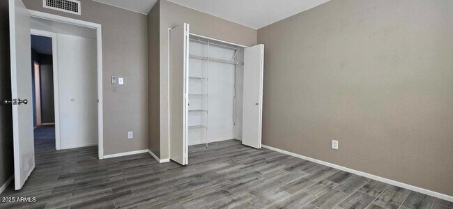 Building Photo - 2132 E Oxford Dr