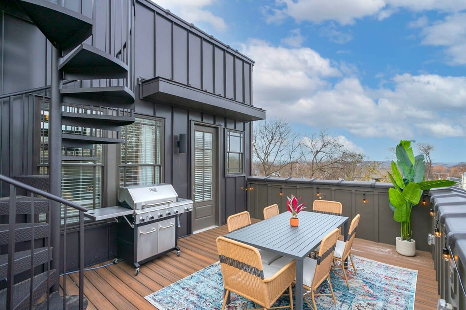 Building Photo - 713 26th Ave N