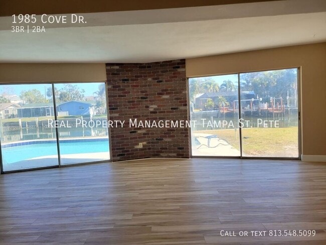 Building Photo - 1985 Cove Dr