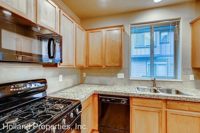 Building Photo - 4 br, 2.5 bath House - 1414 NE Edgefield St