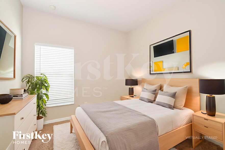 Building Photo - 1242 Longville Cir