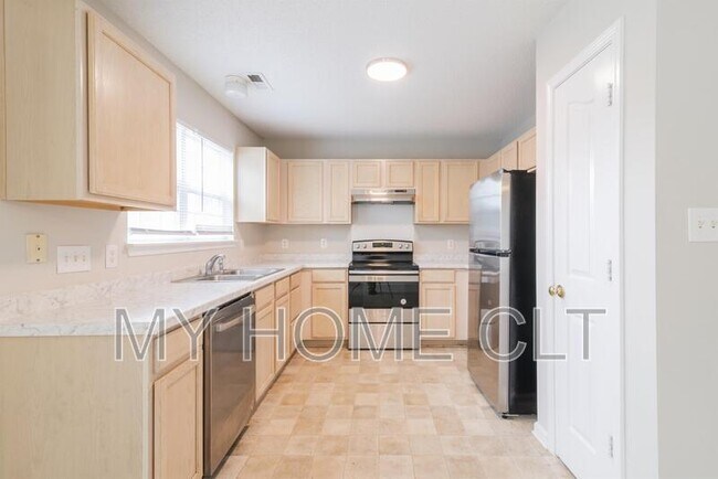 Building Photo - 12025 Brownestone View Dr