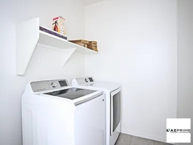 Building Photo - Nice Home