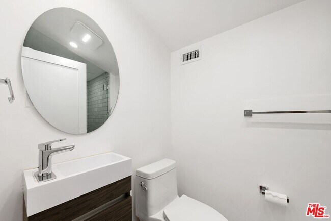 Building Photo - 400 Chautauqua Blvd