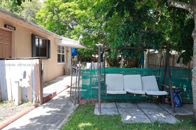 Building Photo - 1321 N 58th Ave