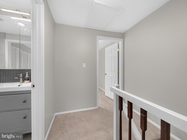 Building Photo - 7648 Fairbanks Ct